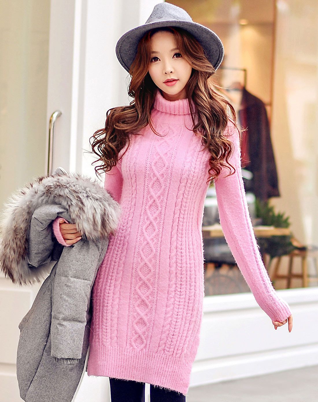 玫粉色高领修身针织连衣裙