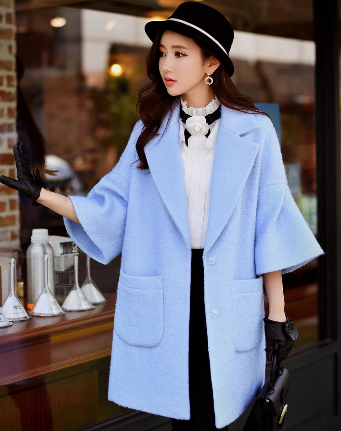 天蓝色宽松中长大衣