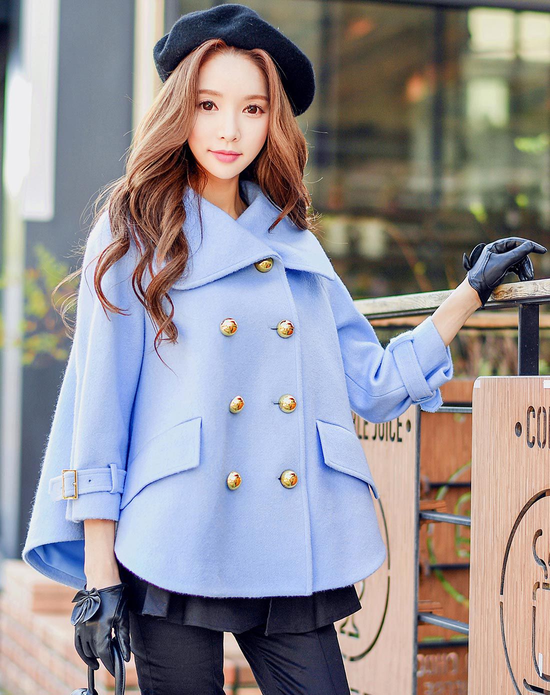 天蓝色气质双排扣毛呢短大衣