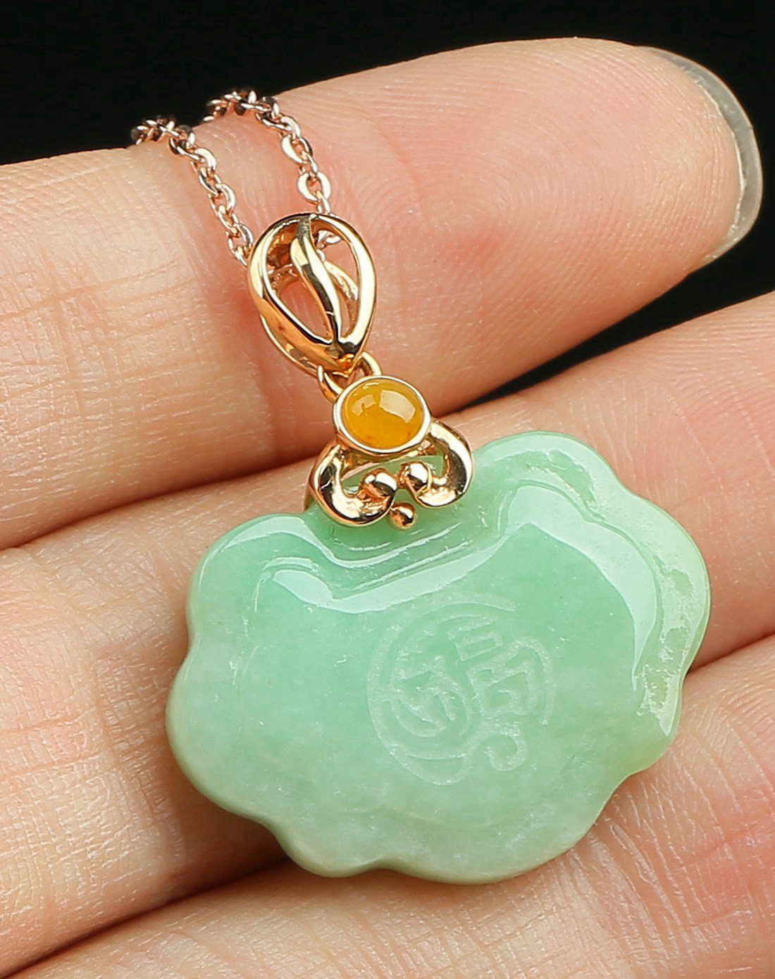 一品翠 18k金镶翡翠糯种淡绿平安锁吊坠