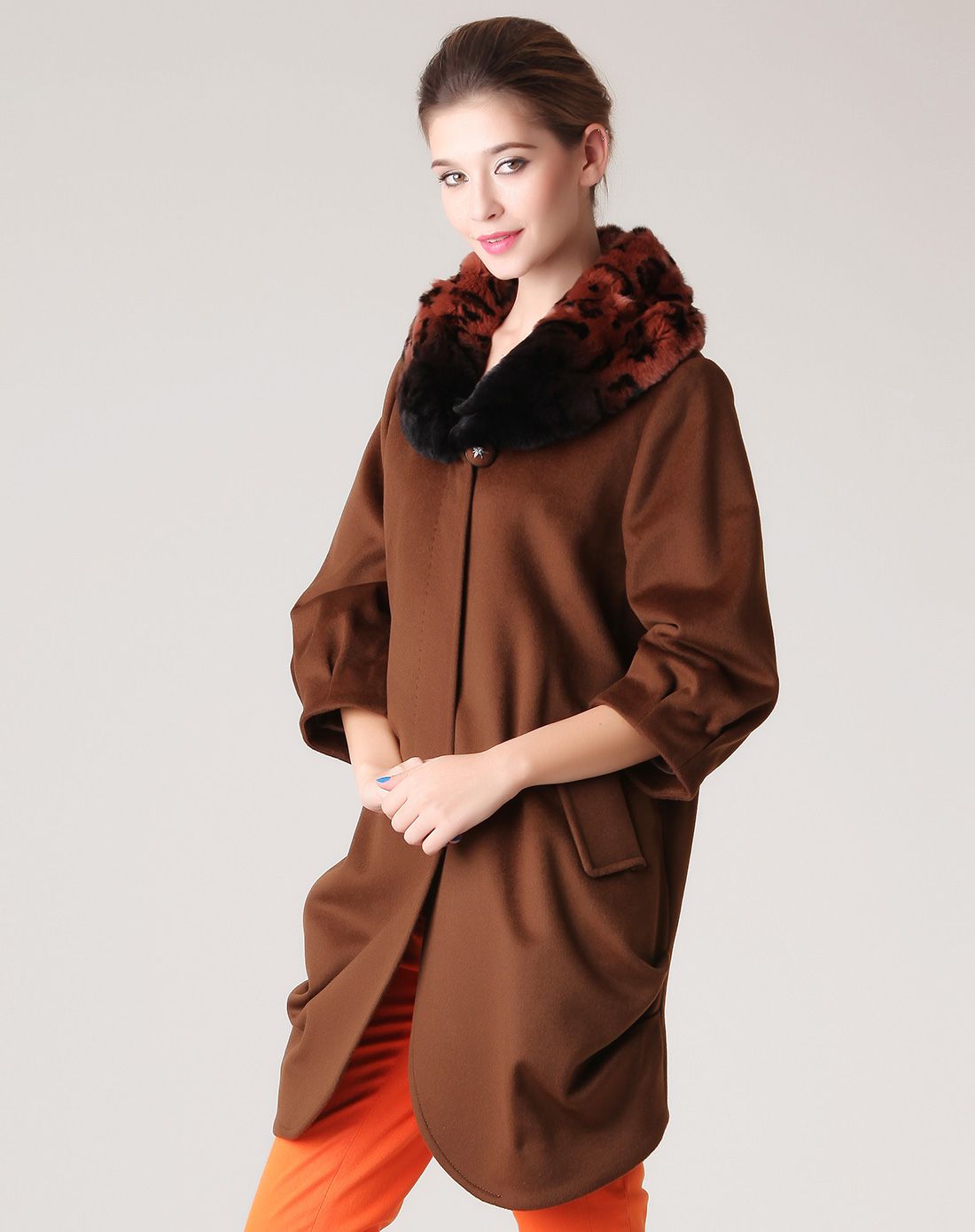 女款咖啡色毛呢大衣
