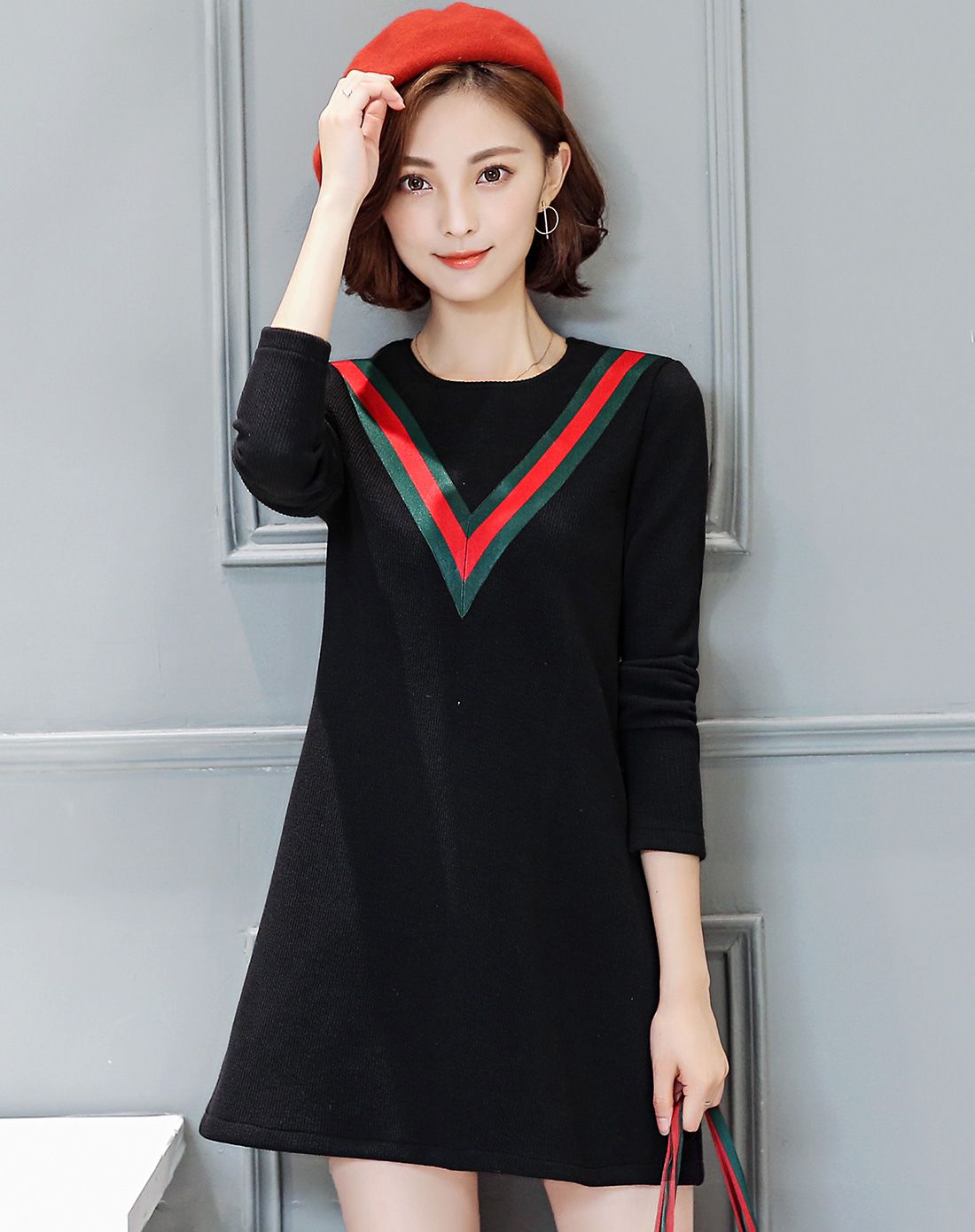 黑色冬装加绒圆领连衣裙