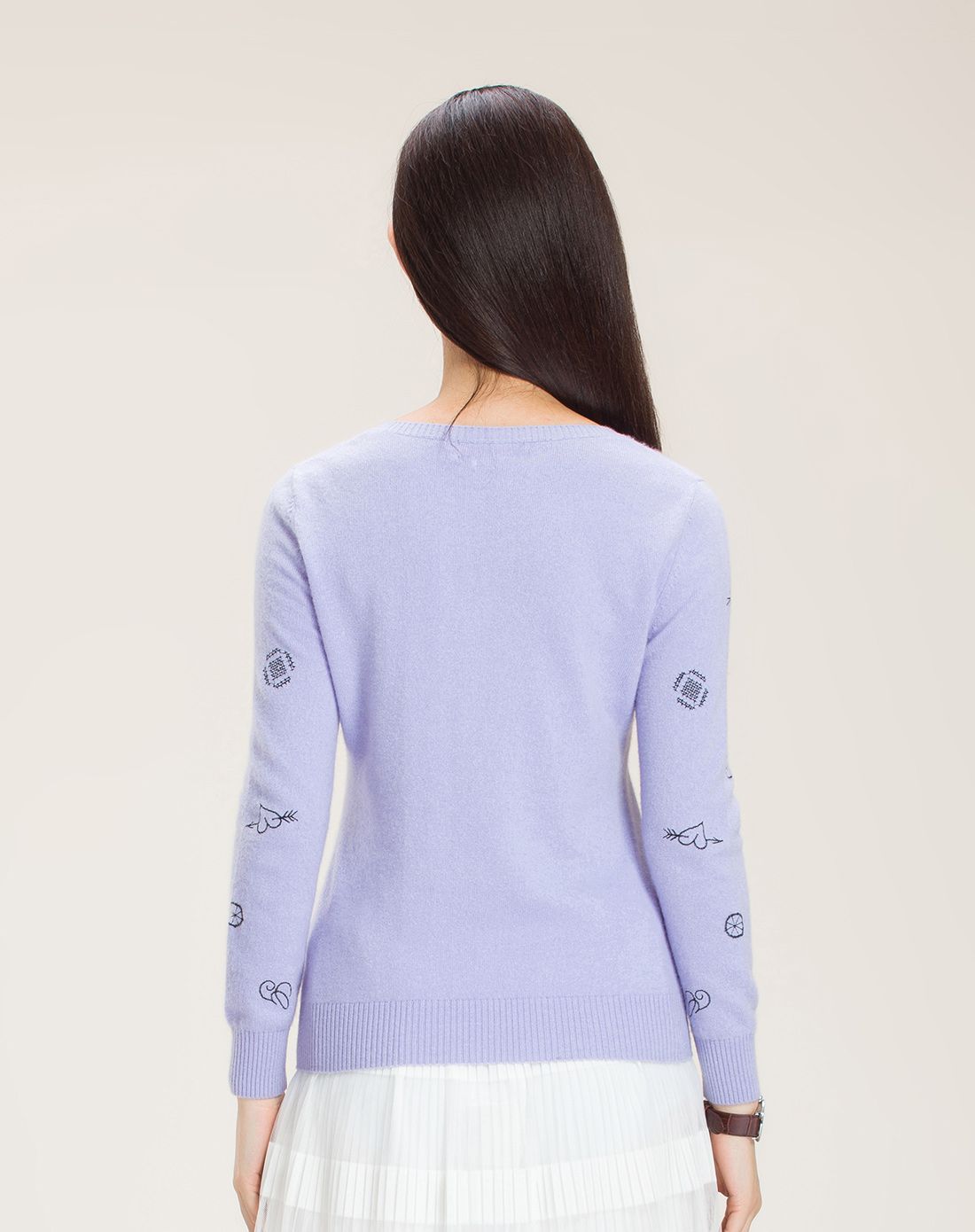 女水青色山羊绒圆领绣花套衫