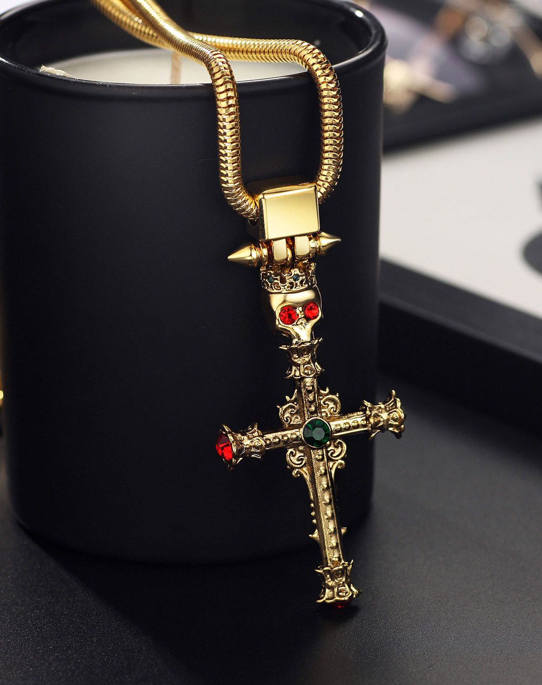 演绎时尚复古巴洛克十字架项链