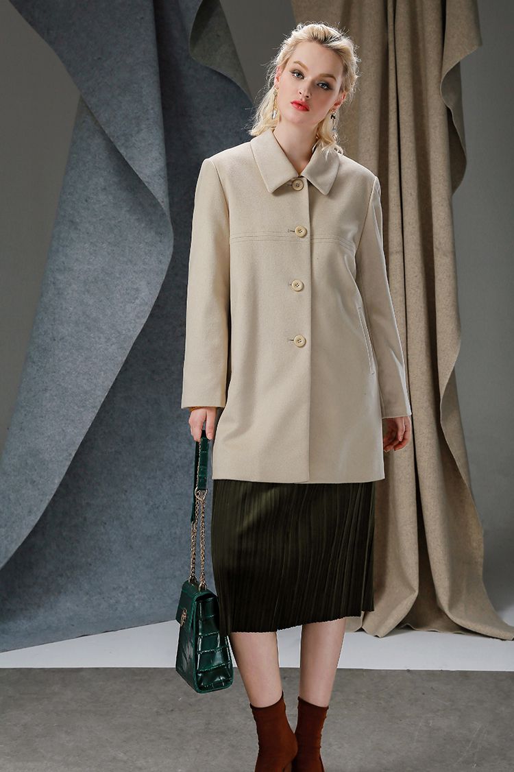 米色气质羊绒大衣