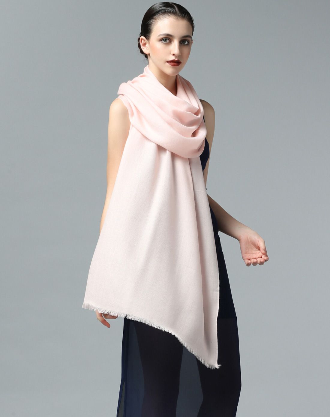 紫宝80支澳毛斜纹素色两用披巾