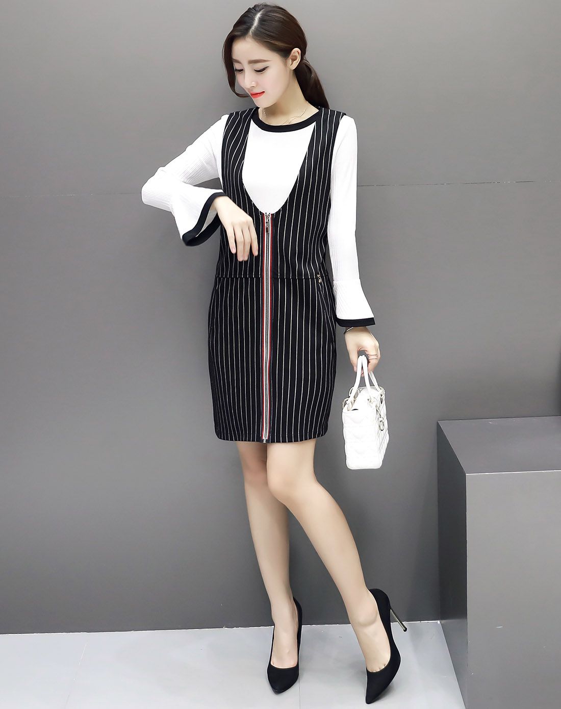 (春新品)t恤 条纹背带裙套装上白下黑