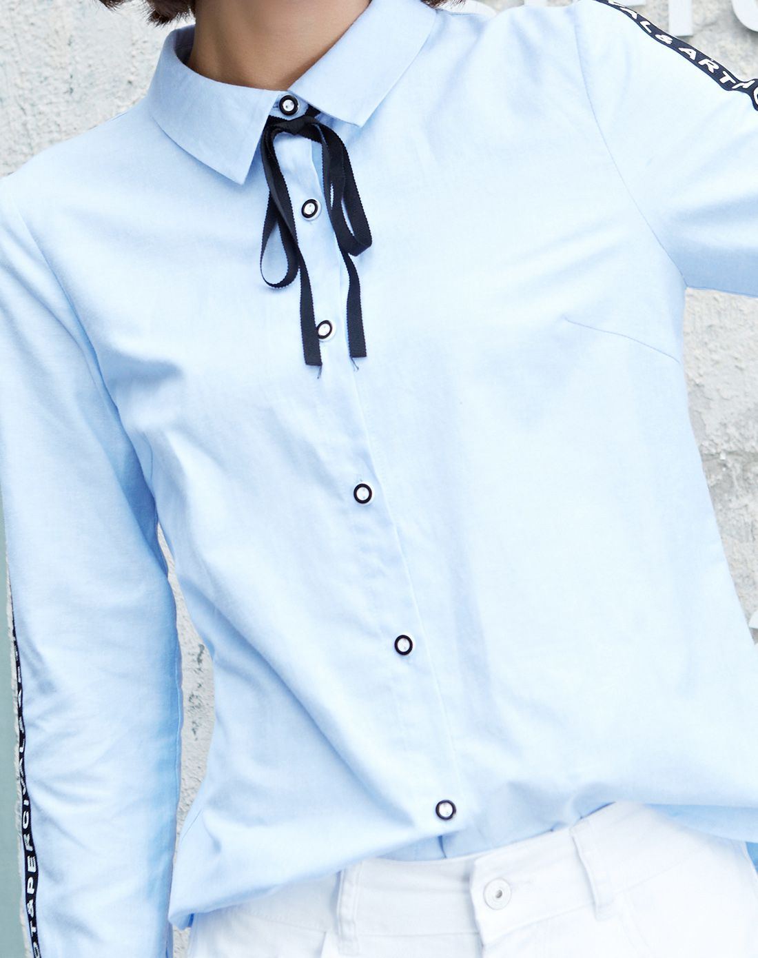 时尚打领结长袖衬衫