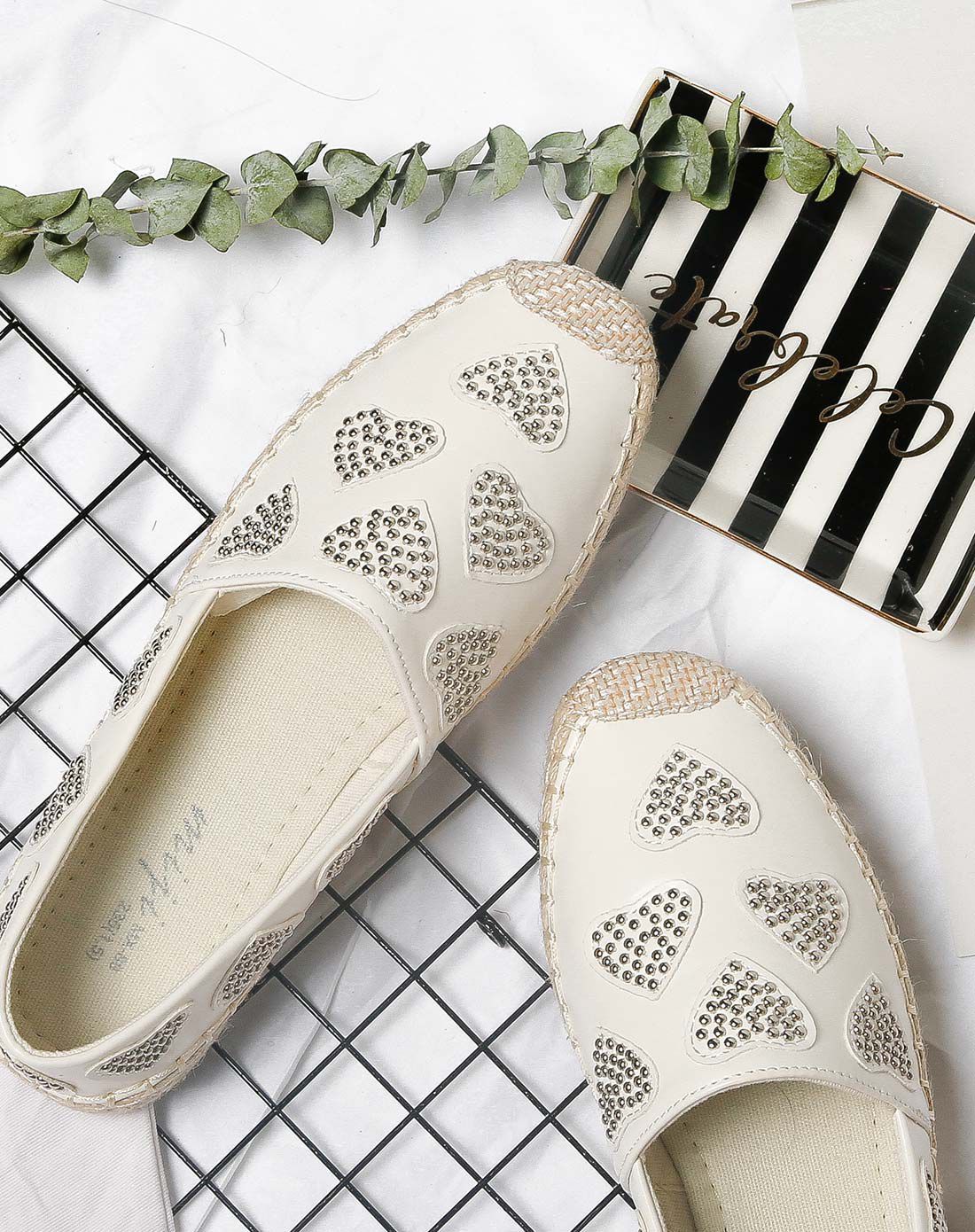 第二件半价-米基miji鞋子专场休闲森女钉珠爱心帆布甜美平底麻鞋白色