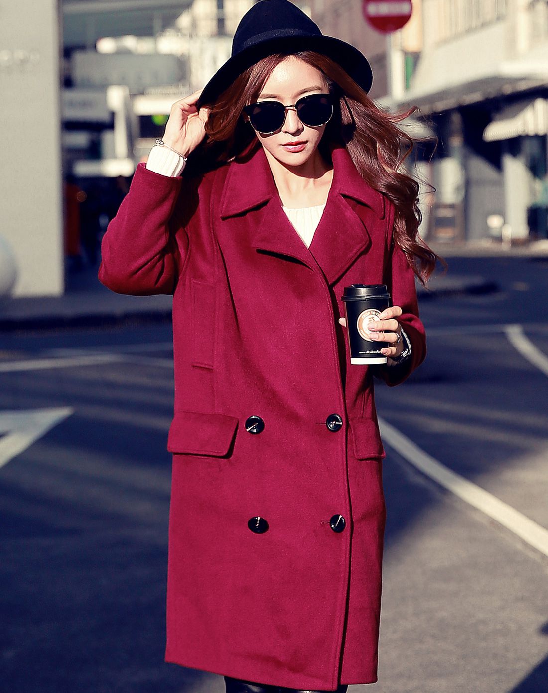 酒红色长袖毛呢外套