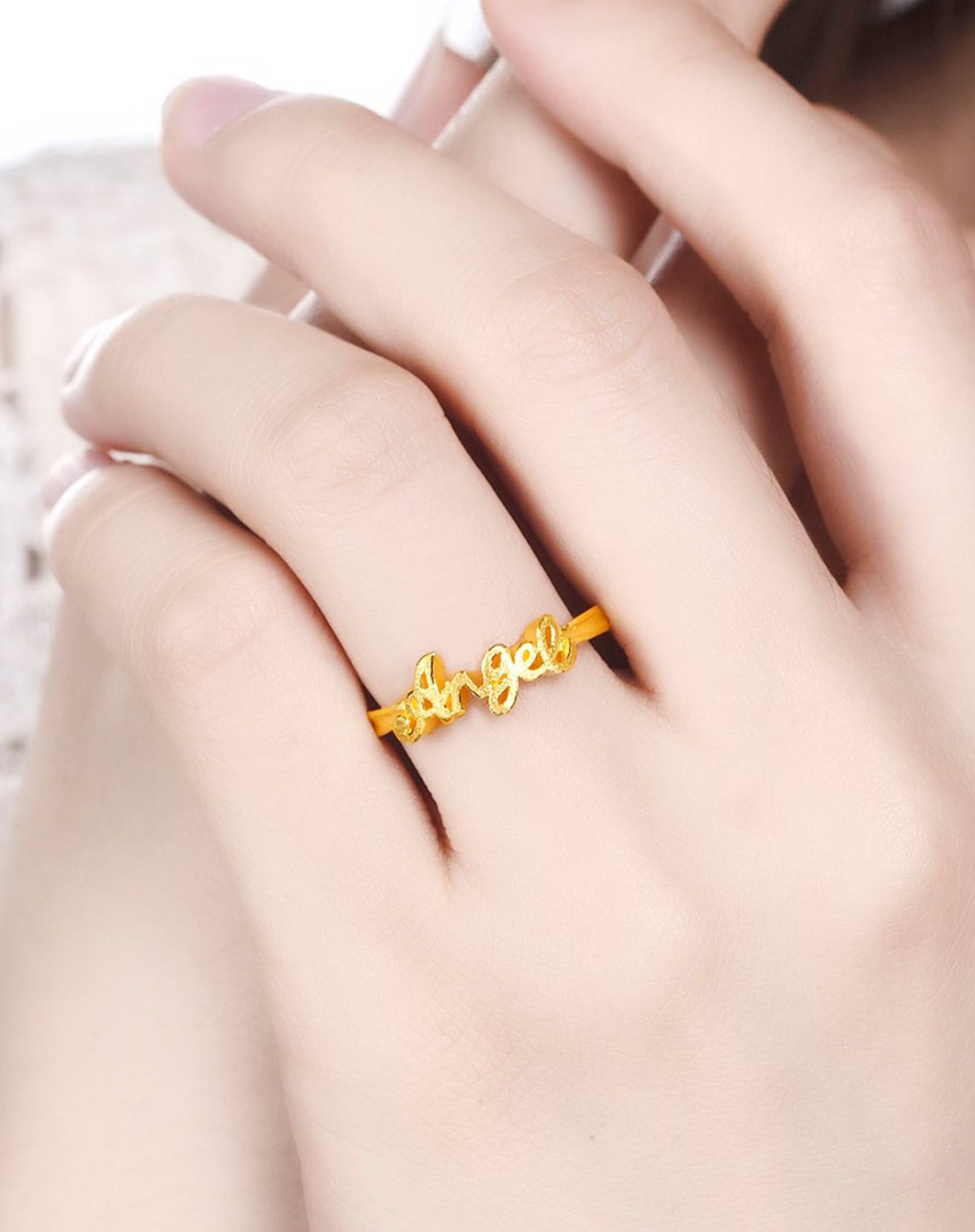 金至尊 足金angle字母戒指(计价)约3.32g