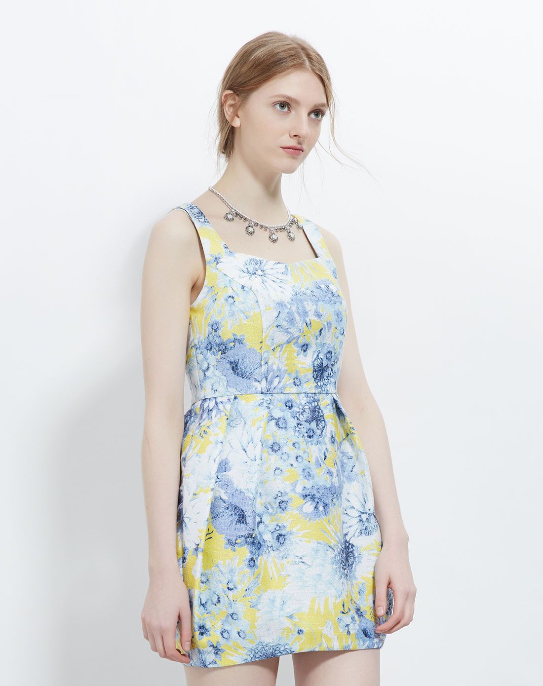 花苞式连衣裙花色