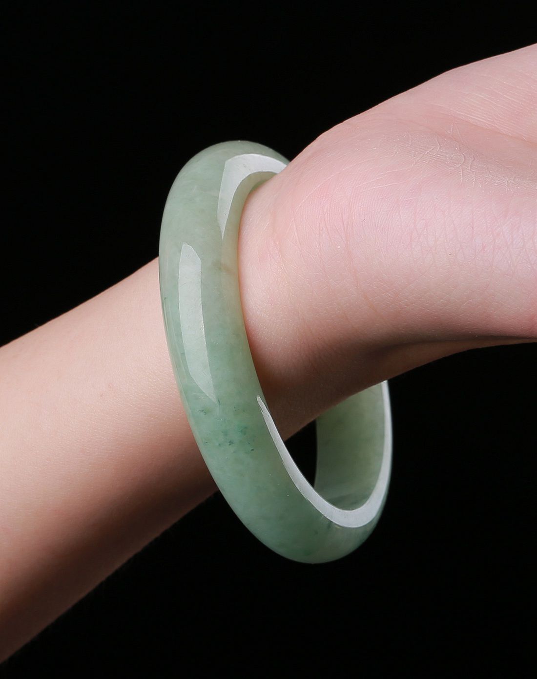 一品翠 天然翡翠a货水润豆绿色扁条平安镯