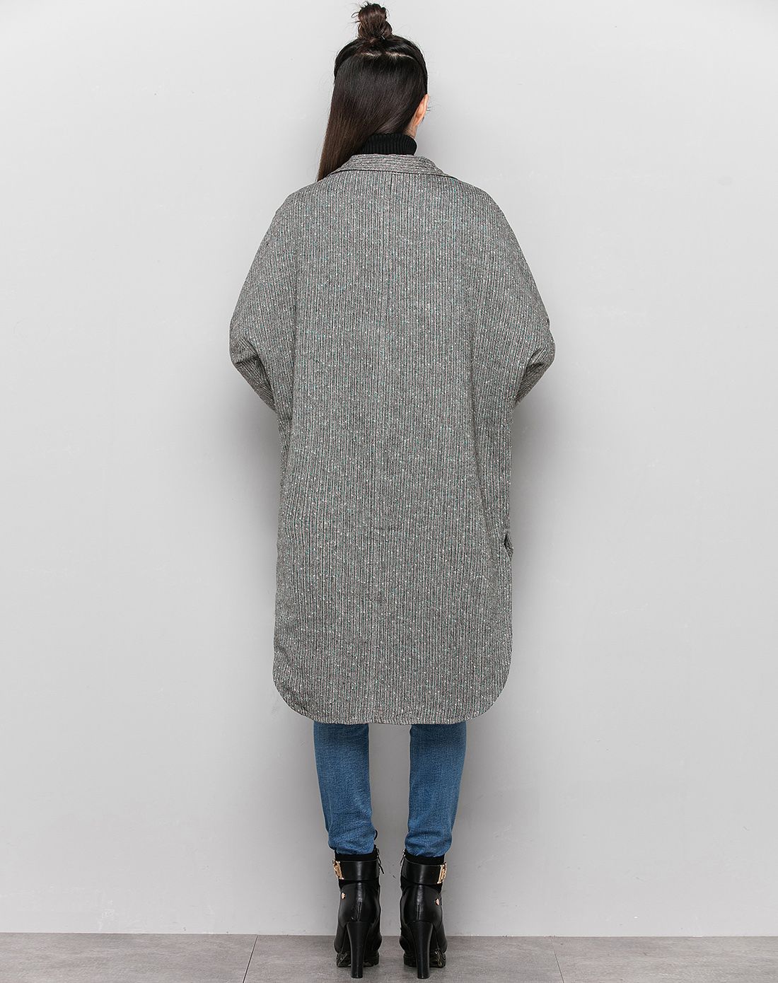 翻领时尚纯色外套浅灰色