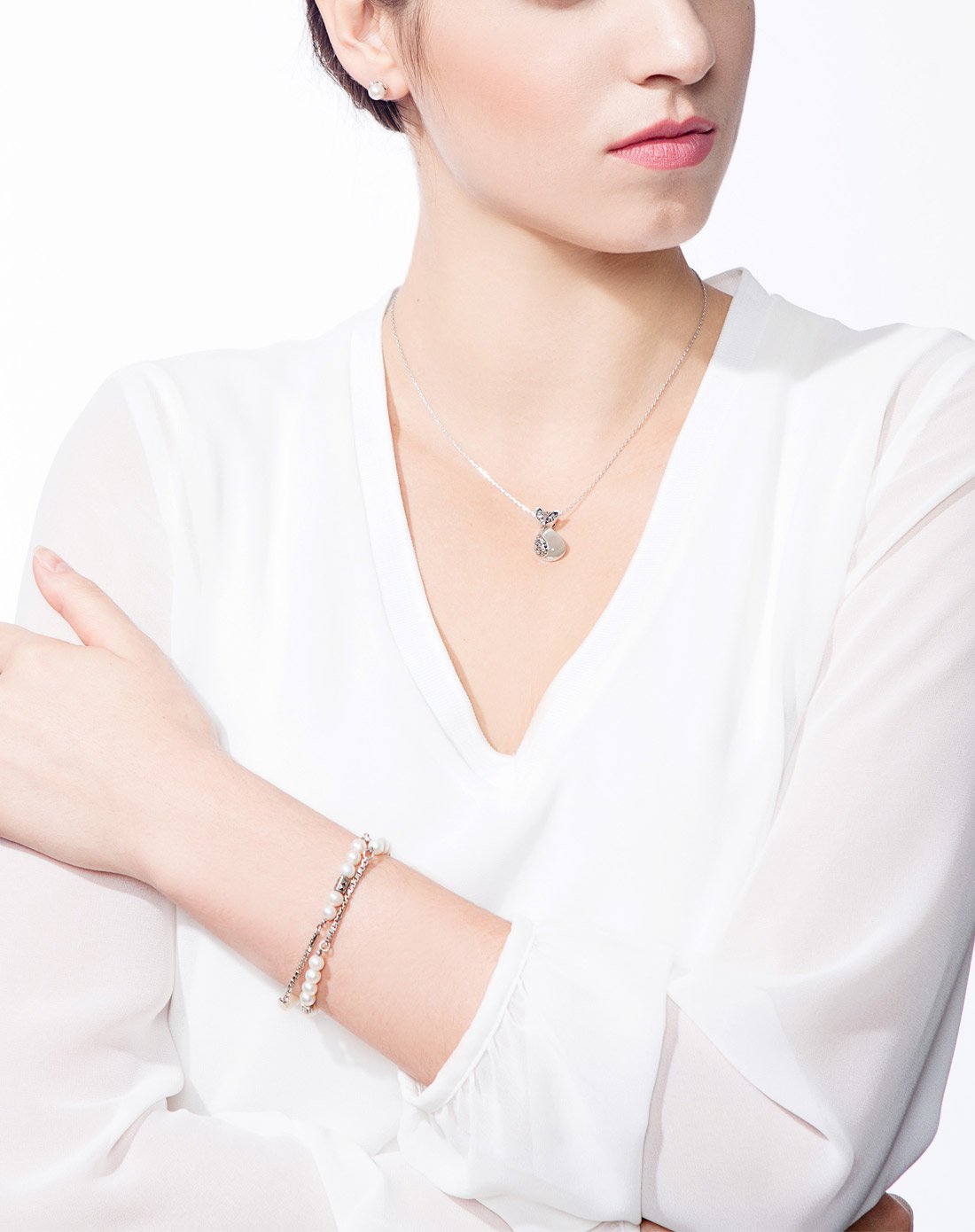 曼古银 【粉色萝莉】s925银简约珍珠耳环白色