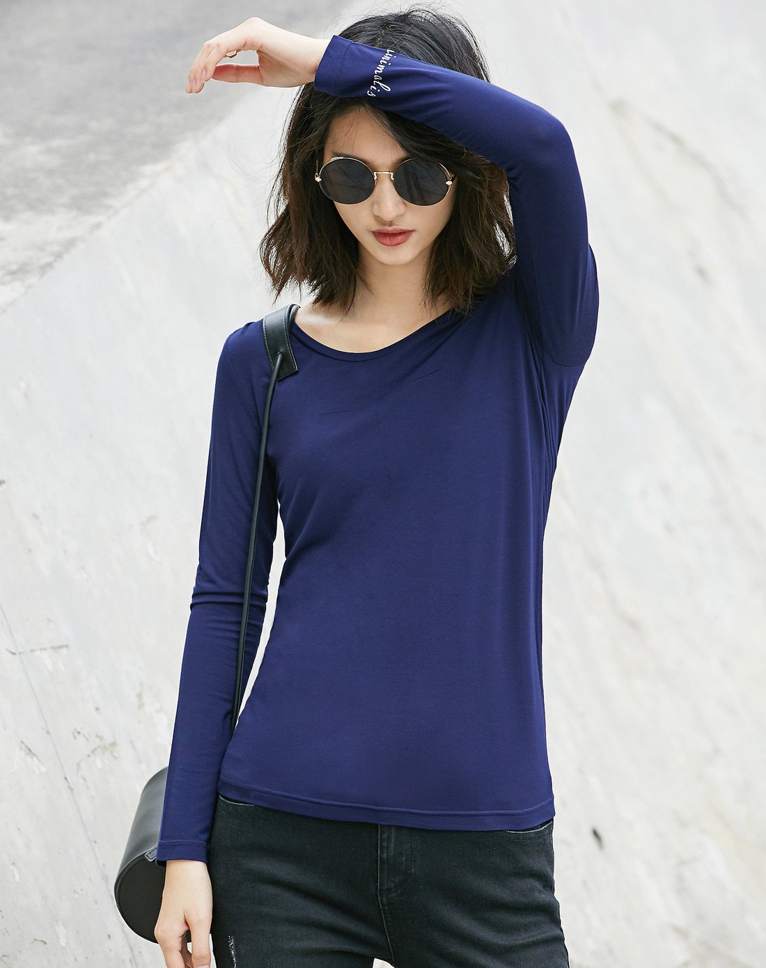 圆领印花百搭修身长袖t恤冰蓝