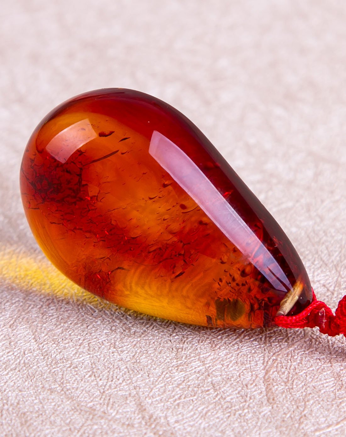 一念七宝 红尘 天然血珀吊坠 附证书