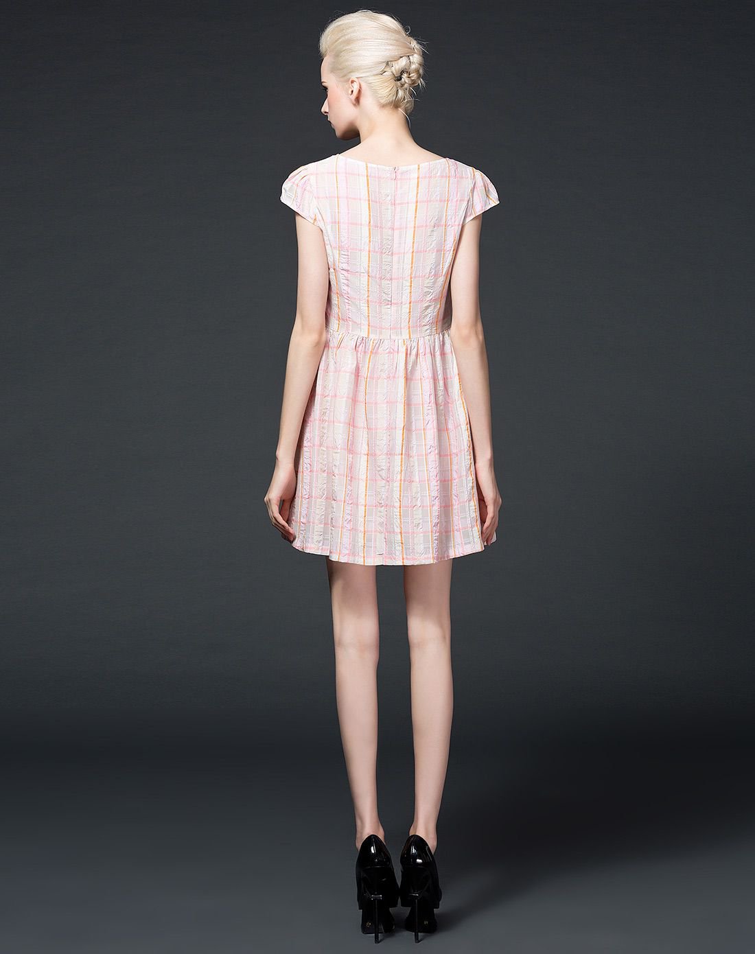 doneed女装专场 梭织连衣裙粉色 商品编码:d132sl120b041 收藏商品 已