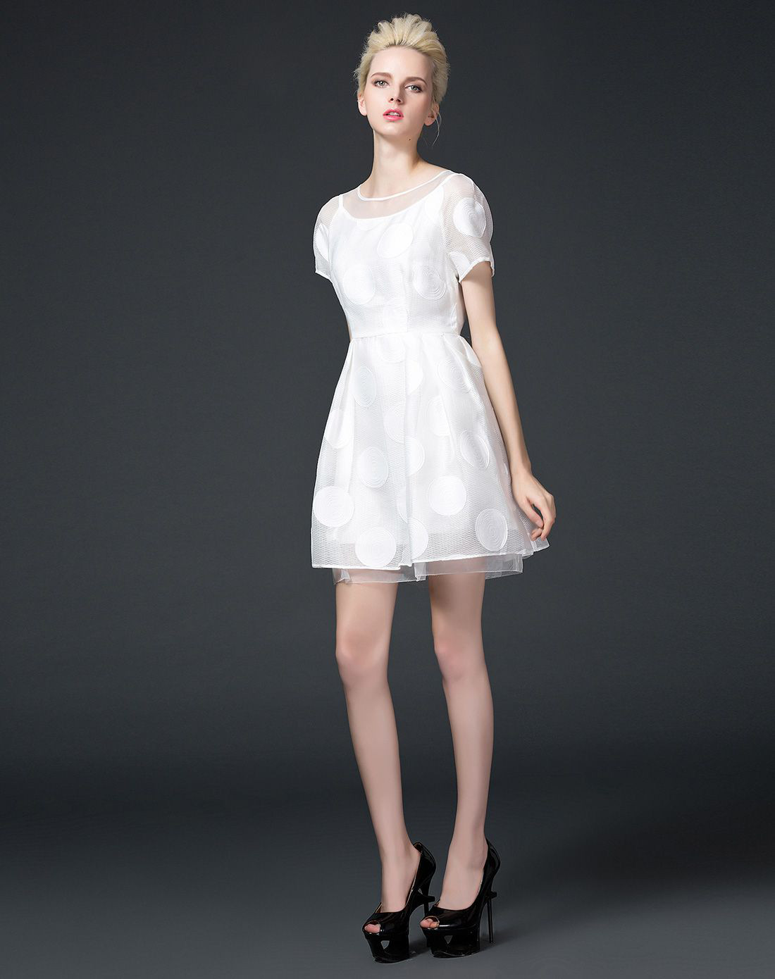 x型波点连衣裙白色