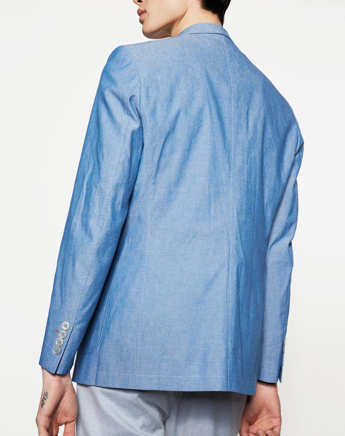 平驳领单排扣西装浅蓝