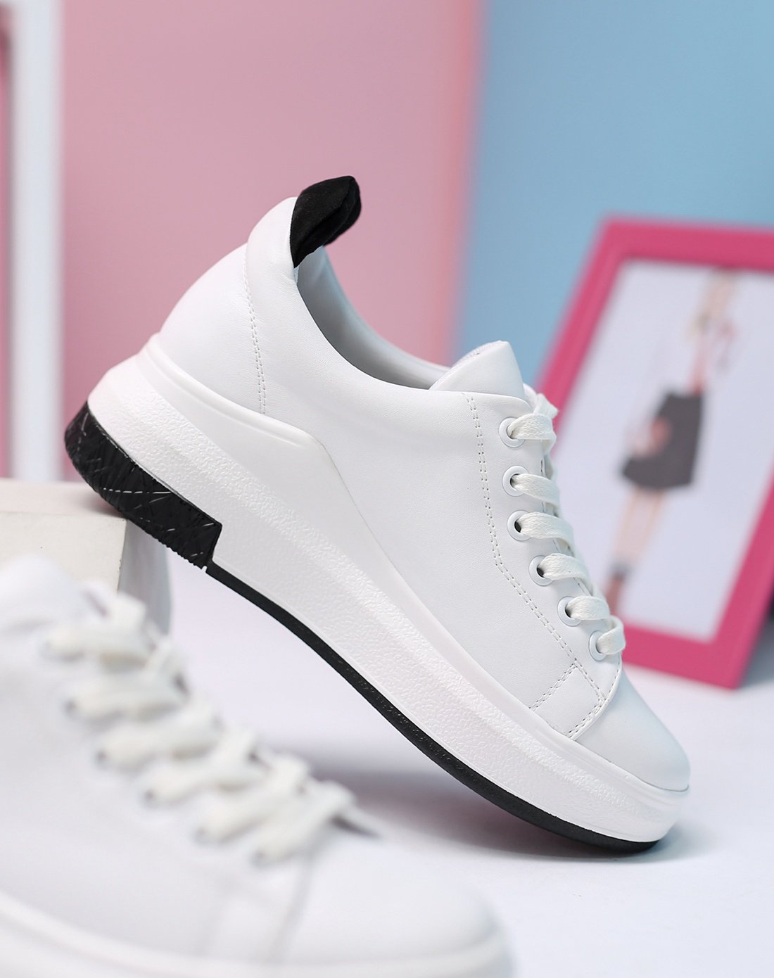 经典拼接时尚系带小白鞋
