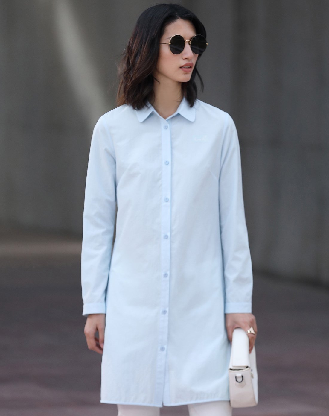 字母印花通勤长袖中长款衬衫米白