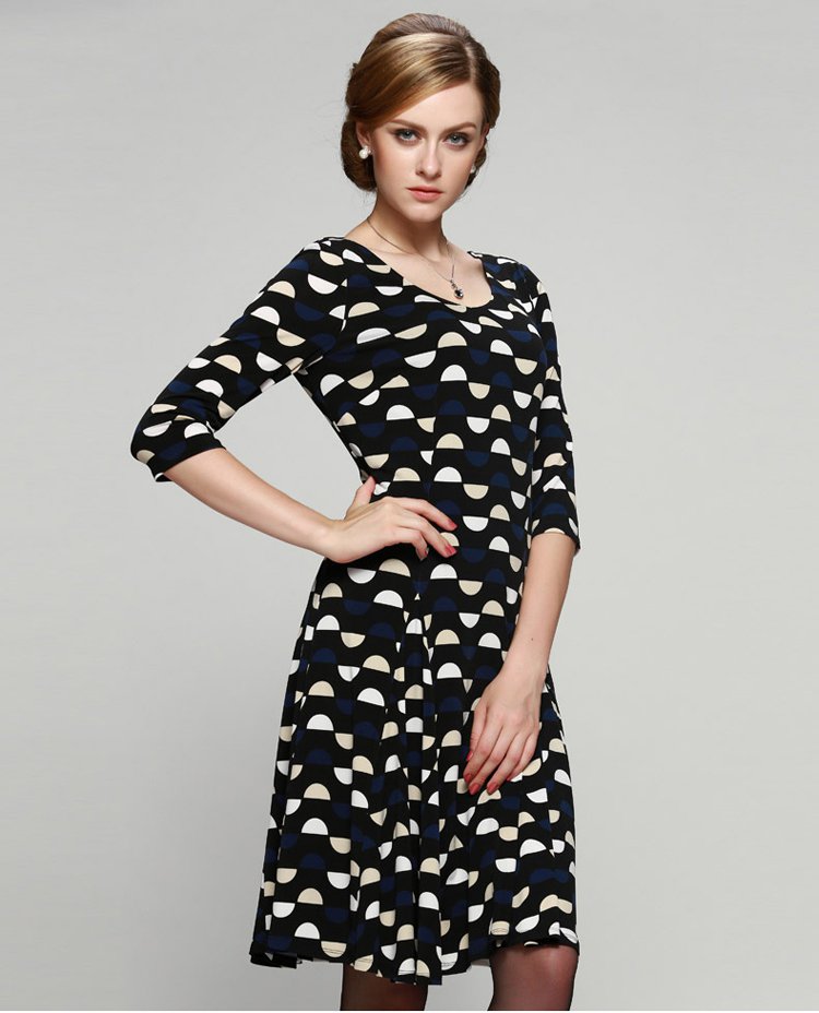 女装黑底半圆圈印花针织修身连衣裙