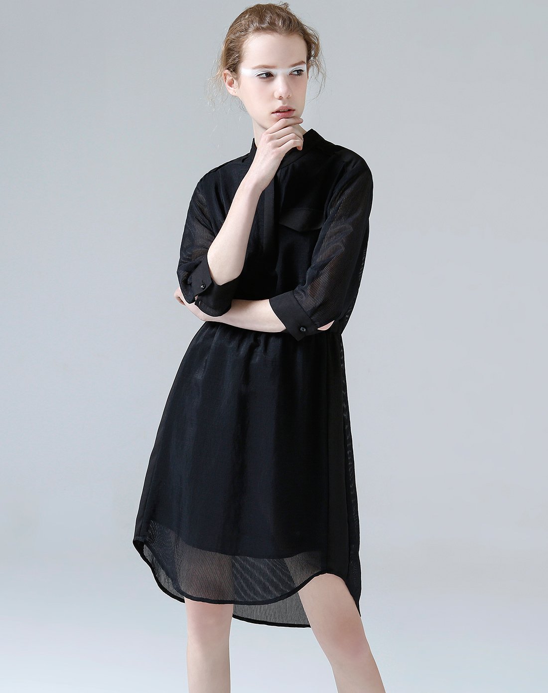 立领中袖净色连衣裙米白色