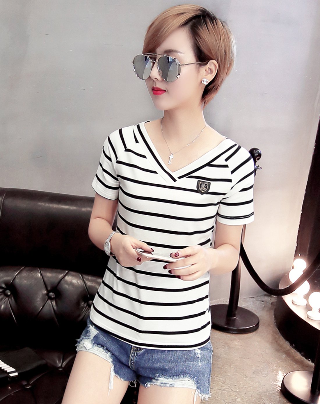 v字领条纹短袖t恤