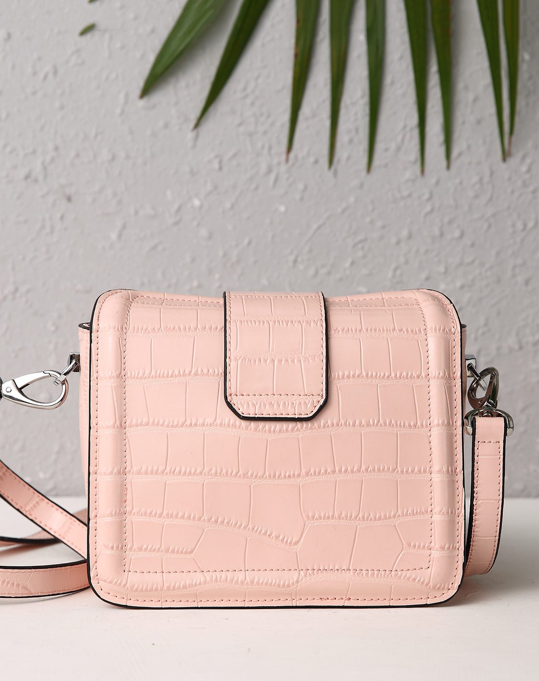 女款牛皮时尚动物纹单肩斜挎包浅粉色