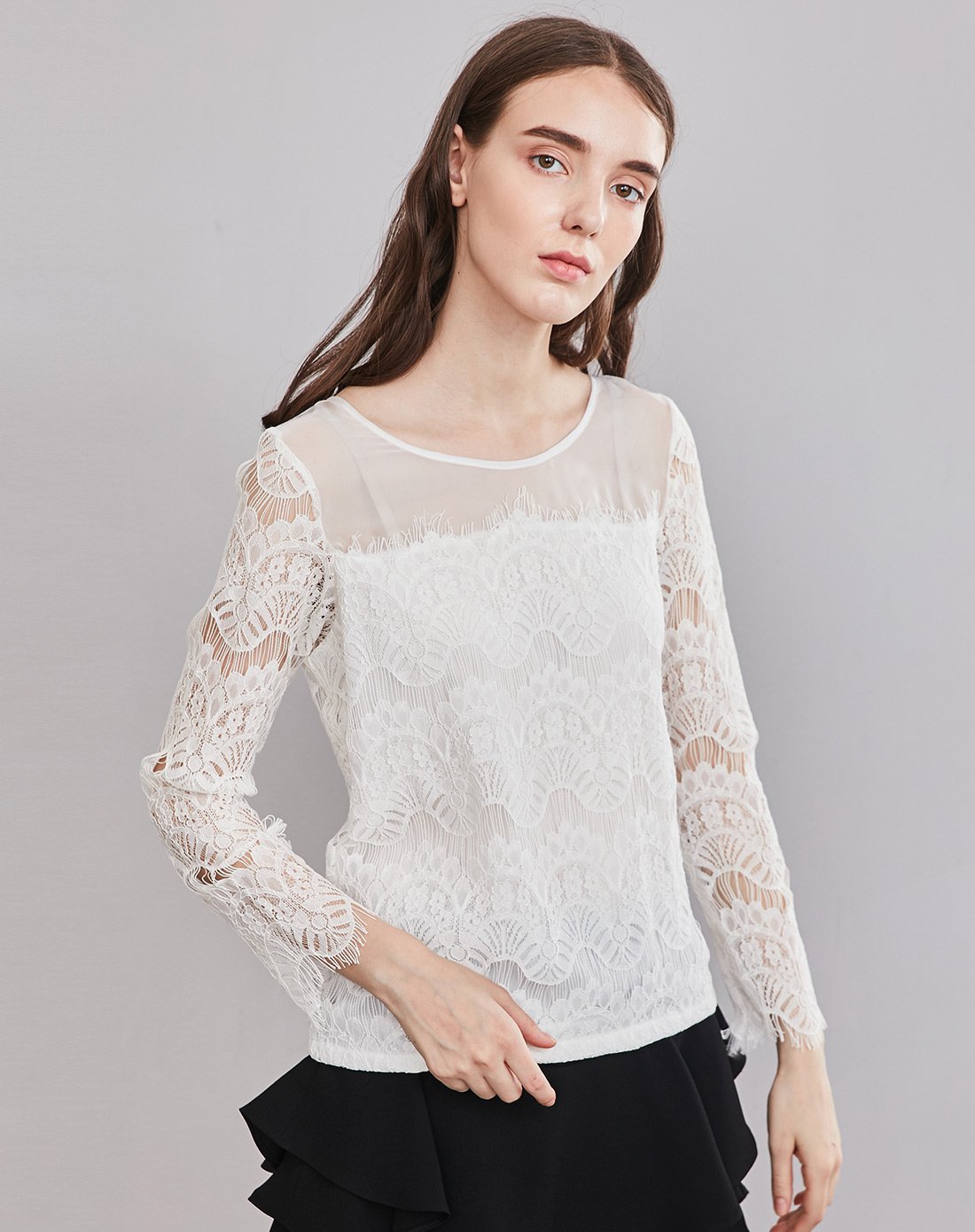本白色圆领网纱拼接蕾丝打底衫