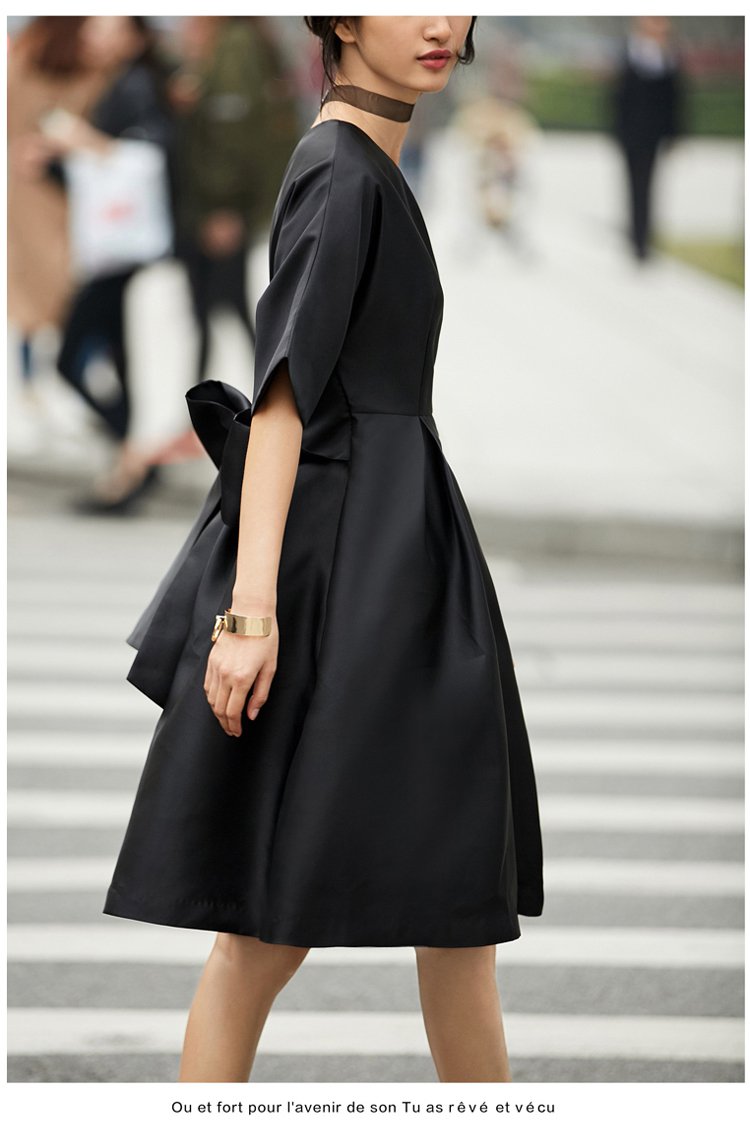 品直筒纯色斜肩腰带小黑裙连衣裙黑色