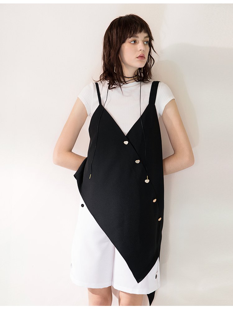 不对称斜摆设计撞色金属扣吊带马甲