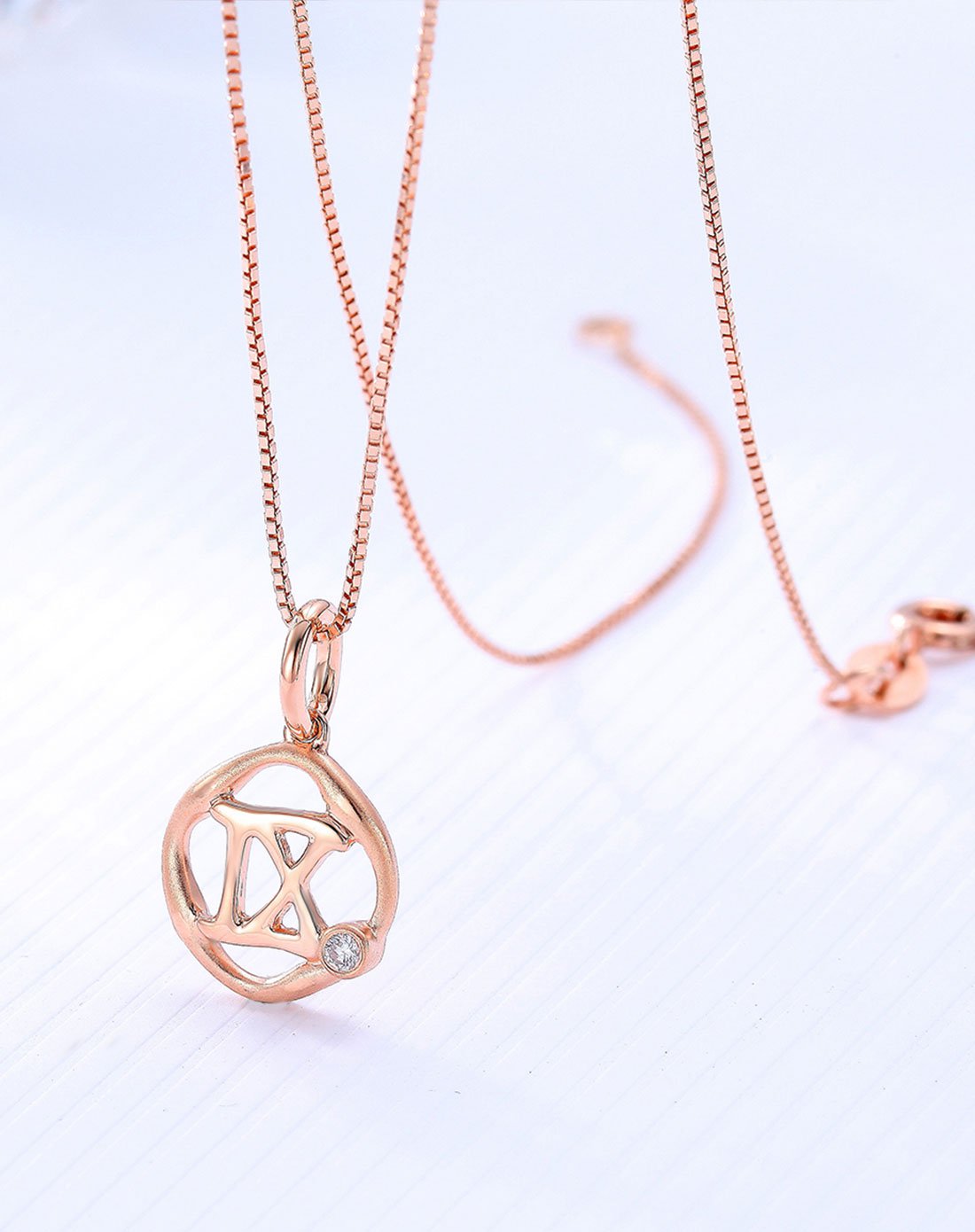 潮宏基潮宏基 [梦游仙境]时钟 红18k金钻石吊坠-定价ahrd00837111r