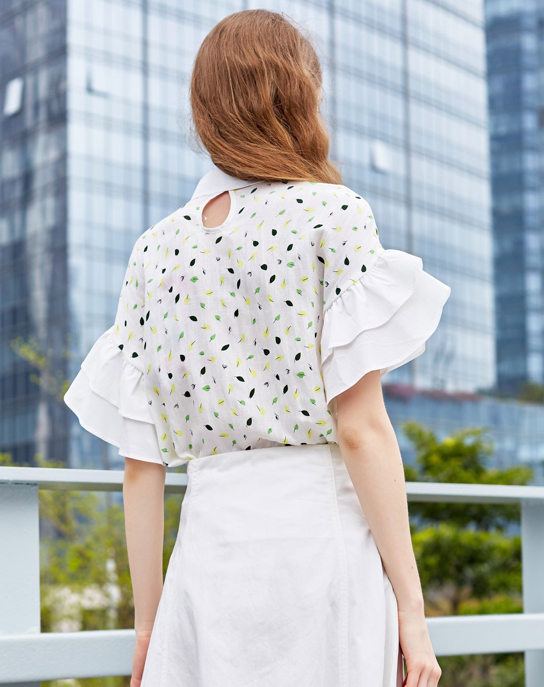 ugoccam女装特卖旗舰店(旧)树叶印花波浪袖松身款夏装上衣bxs070112_