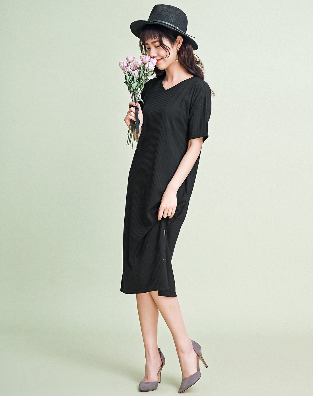 坑条面料v领短袖直身连衣裙