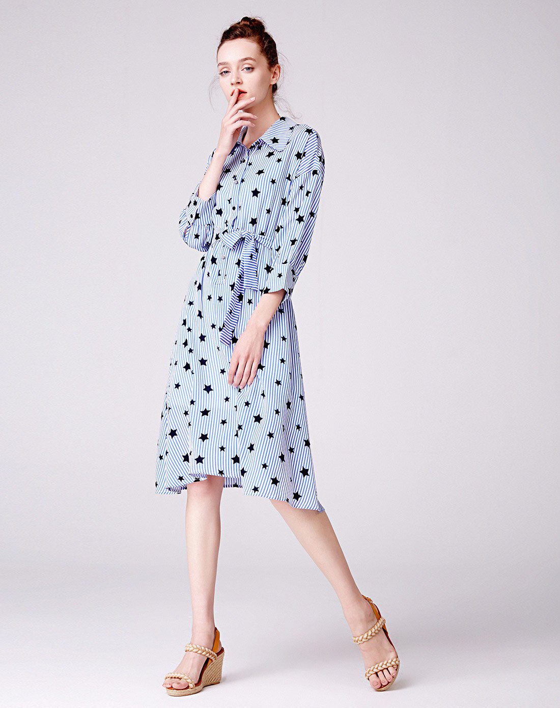 浅蓝色五角星条纹印花衬衫式连衣裙