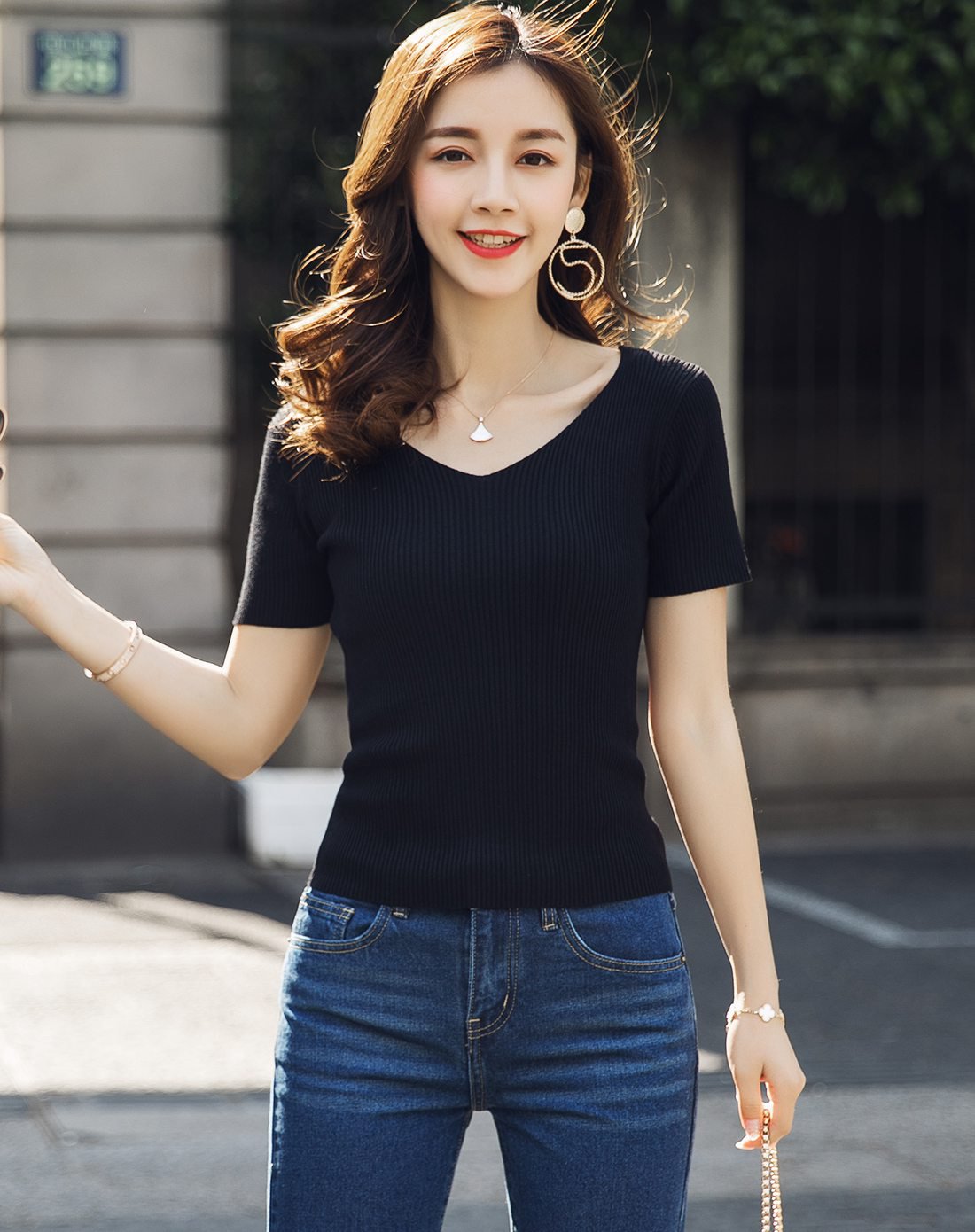 女款v领修身短袖针织衫白色