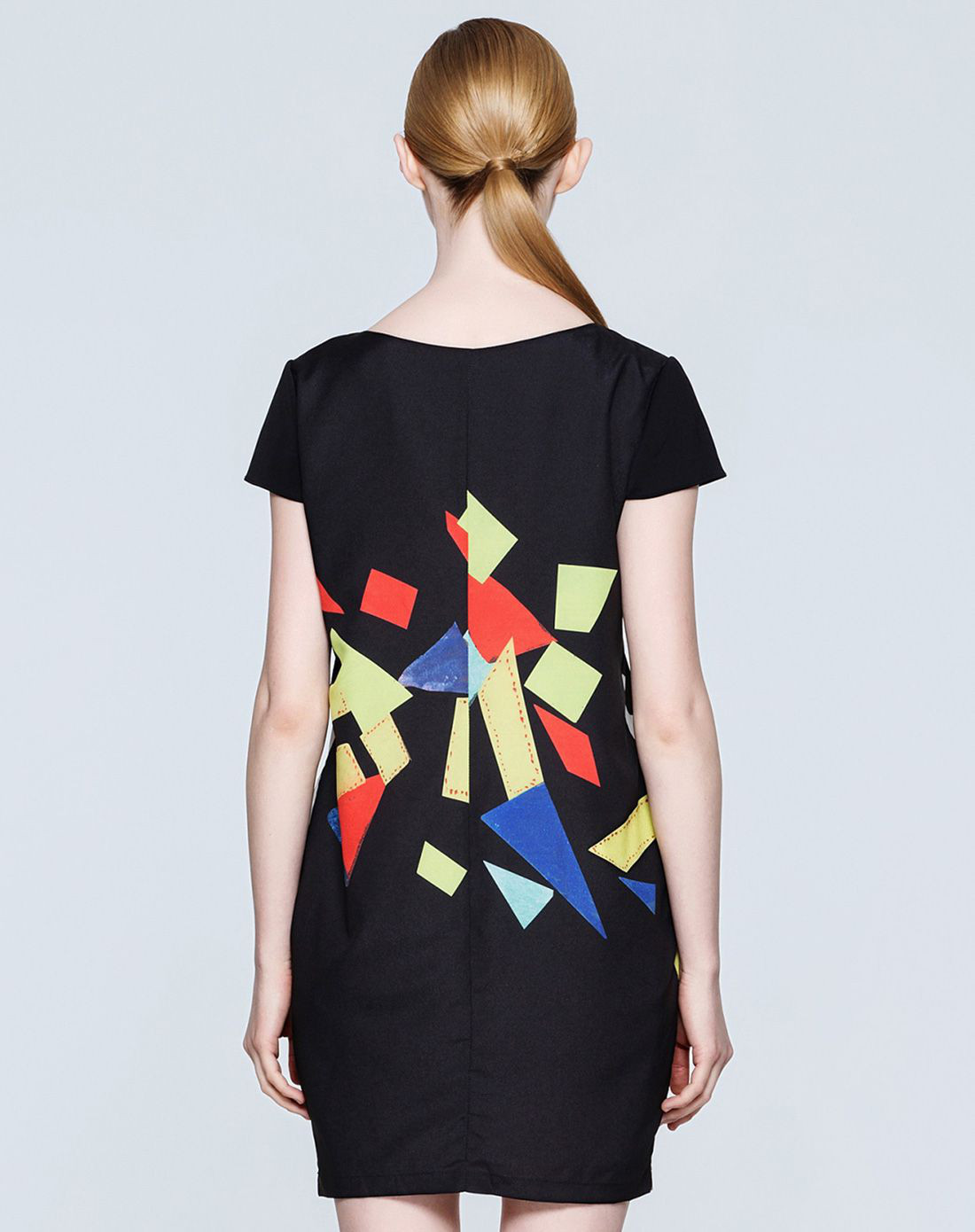 o型大气短袖连衣裙