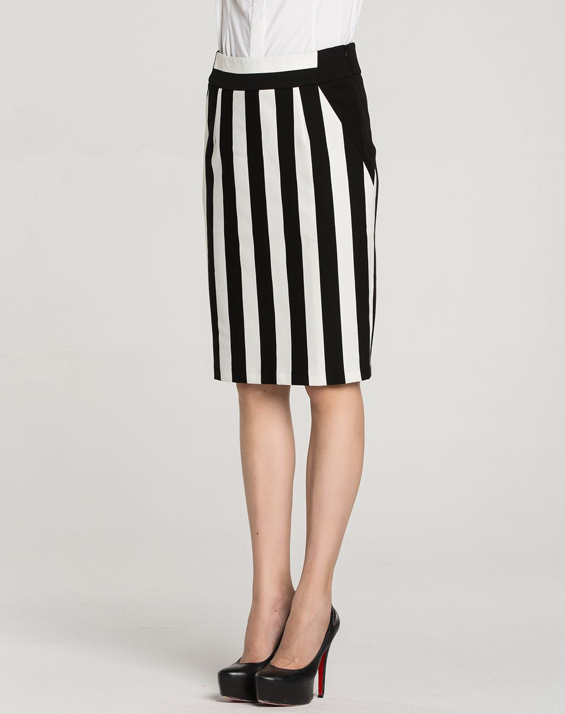 摩登复古舒适裙子黑白