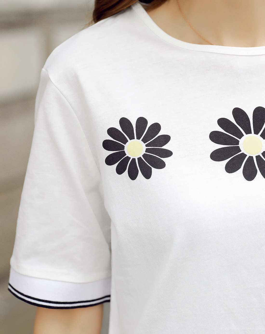 女款小雏菊图案t恤