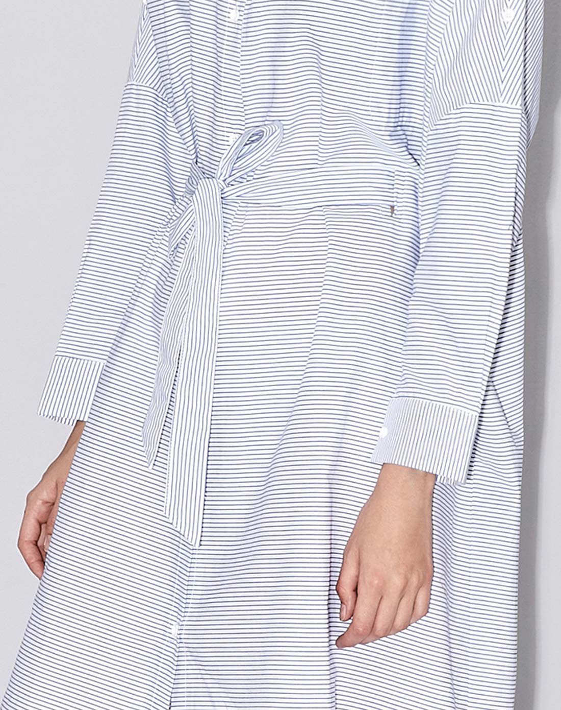 宽松翻领连袖腰带条纹休闲连衣裙