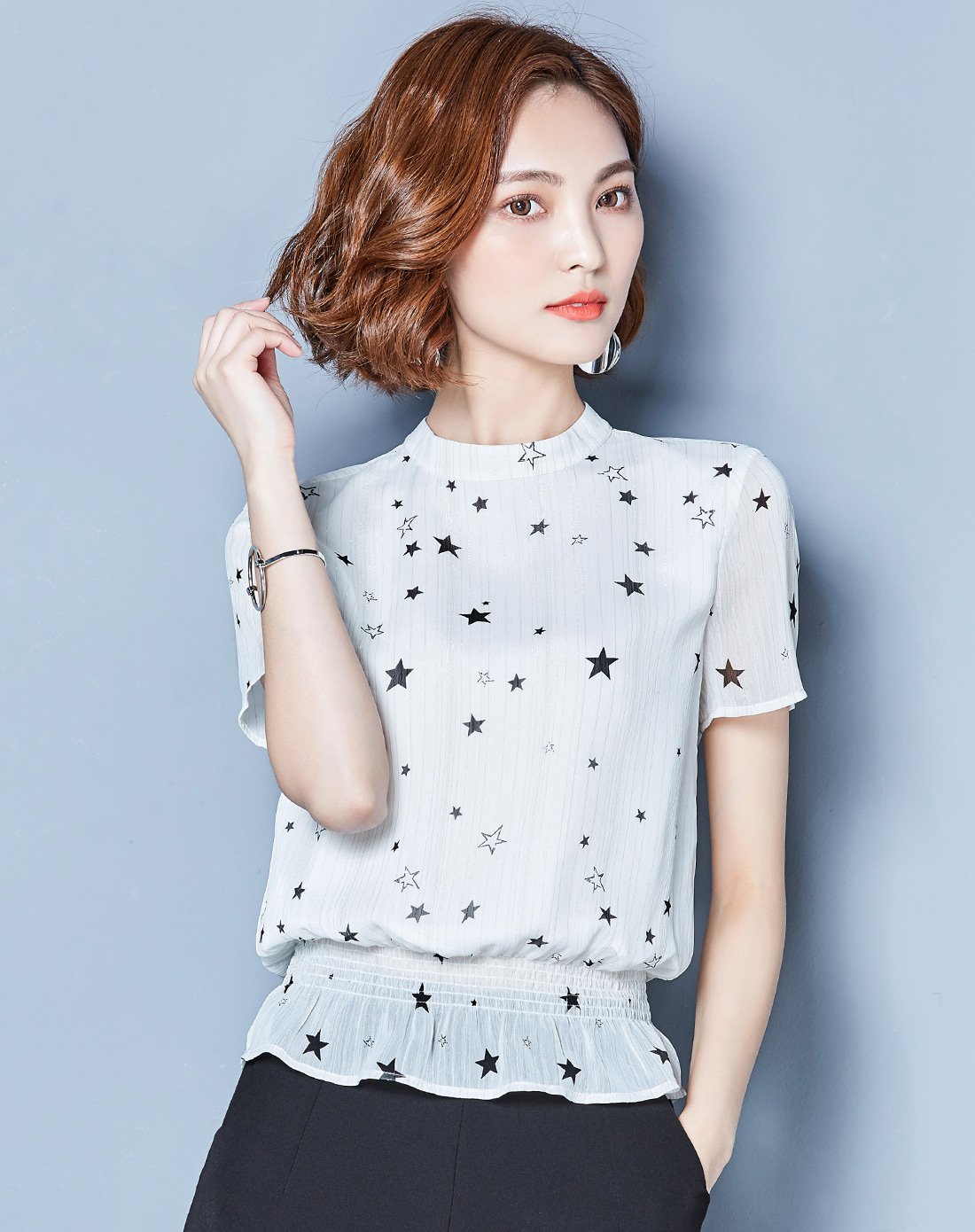 茜舞清凉雪纺蕾丝女装专场 时尚小立领短袖星星图案印花雪纺衫黑色