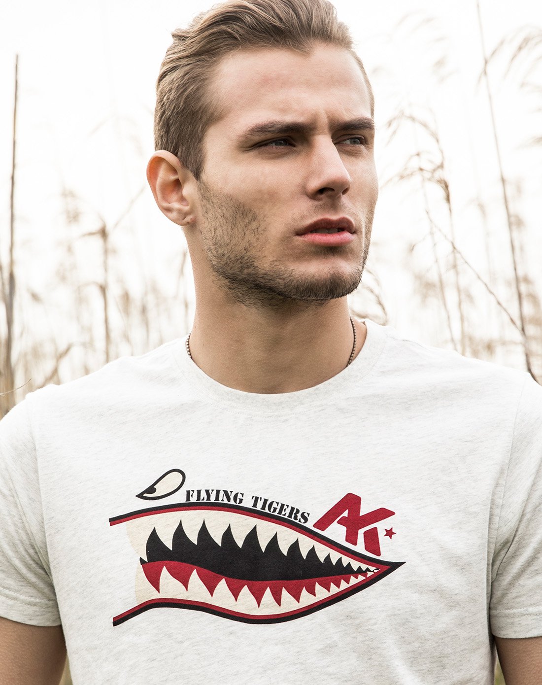 ak军事复古飞虎队鲨鱼嘴风格印花短袖t恤米花灰