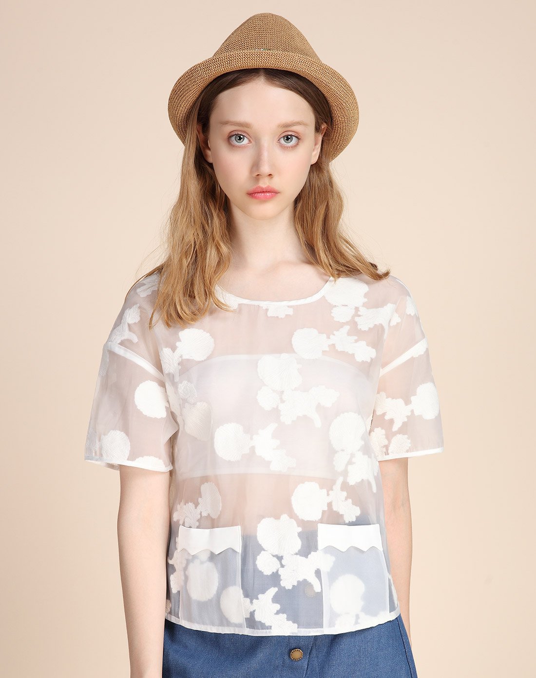 时尚摩登欧根纱绣花套头落肩上衣黑色