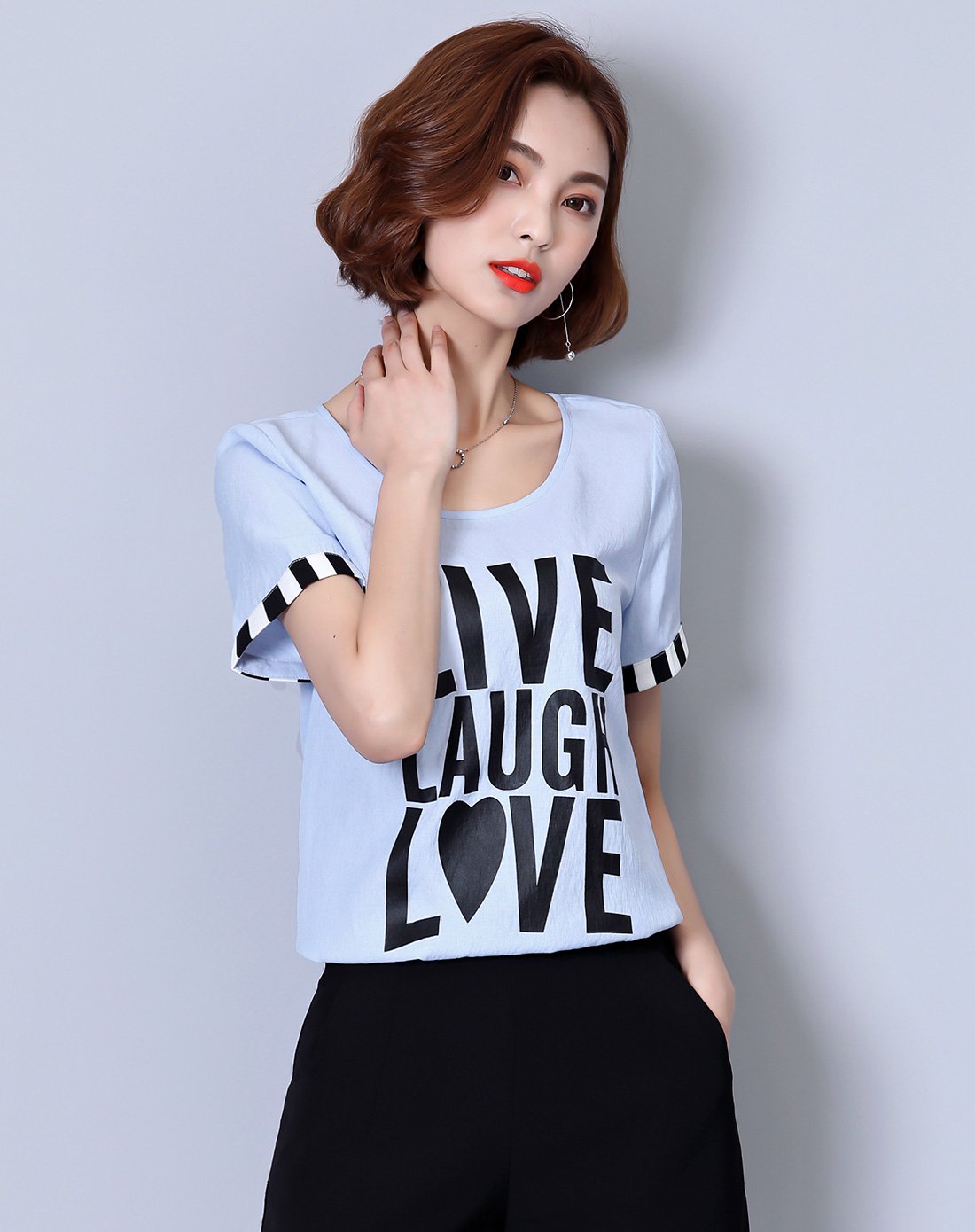 字母图案宽松短袖女式t恤