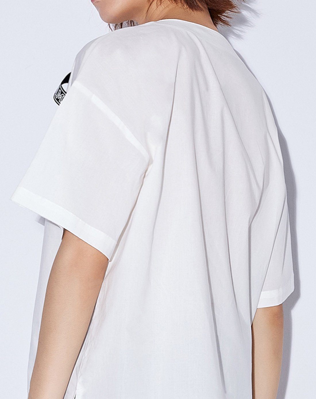 v领落肩袖字母织带棉质t恤