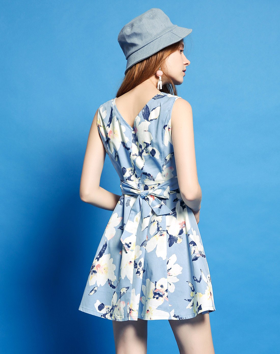 甜美无袖碎花a字裙连衣裙浅蓝