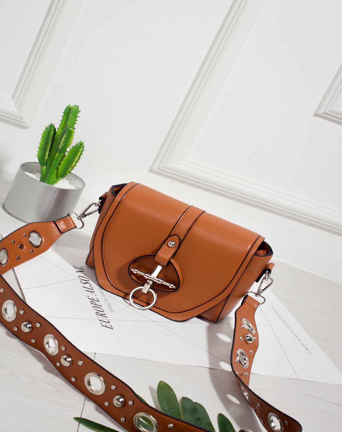 2017新品圆扣铆钉宽肩带马鞍包