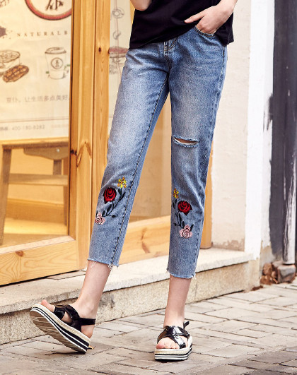 2017秋款高腰宽松破洞刺绣花裤脚毛边直筒牛仔裤九分裤女